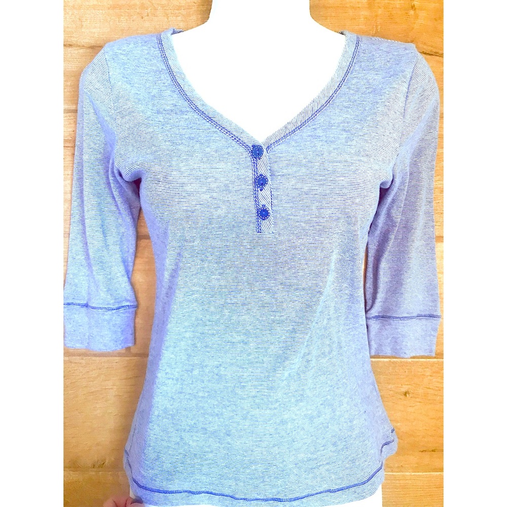 Old Navy Buttoned 1/4 Sleeve Top